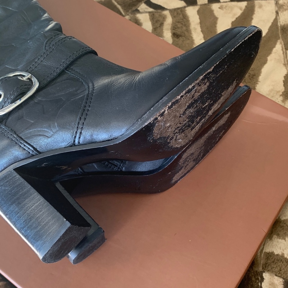 COACH 
CHARITY EMBOSSD CALF
0354
BLACK
Made in Italy 8B
Coach 1941 - Picture 7 of 16